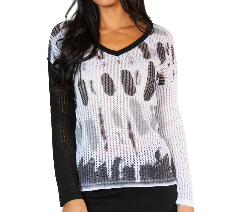 Spot V-Neck Top In White/black